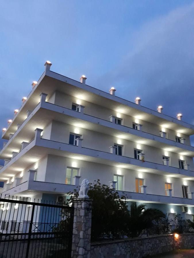 Mihalis Apartments Himara Kültér fotó