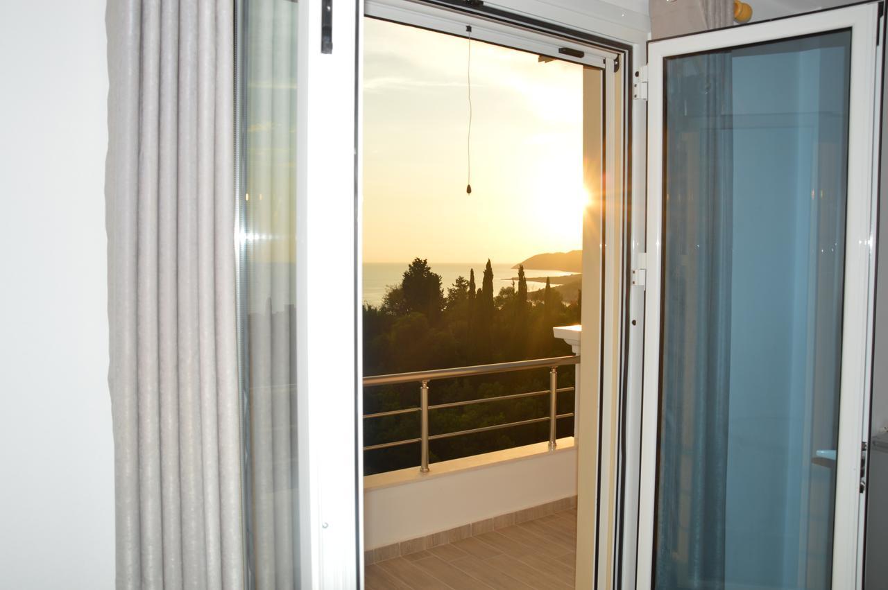 Mihalis Apartments Himara Kültér fotó