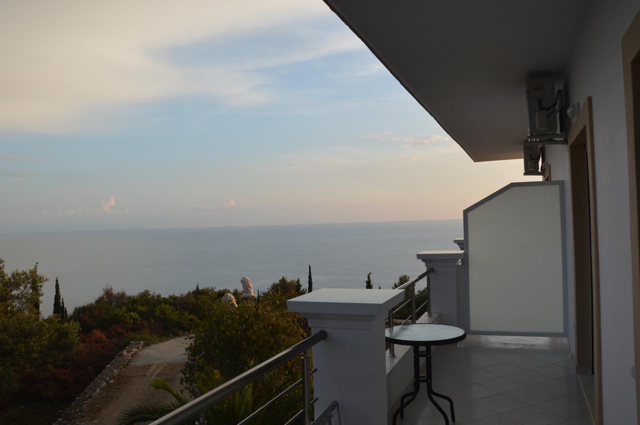 Mihalis Apartments Himara Kültér fotó