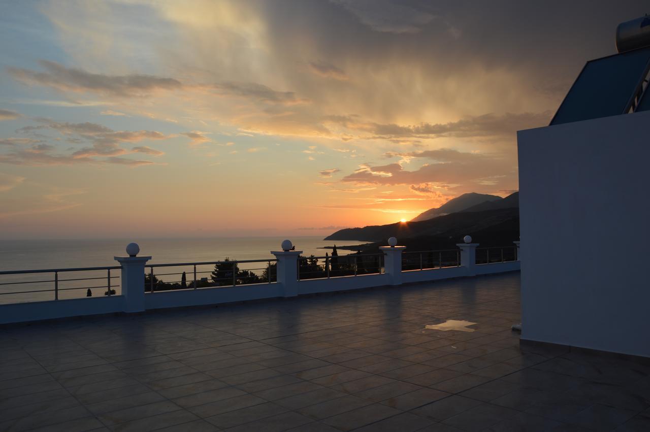 Mihalis Apartments Himara Kültér fotó
