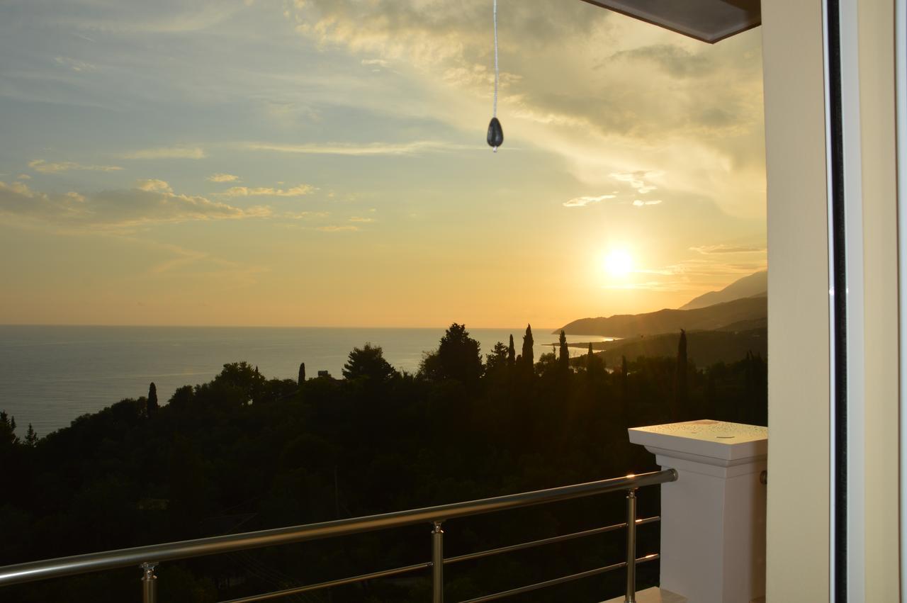 Mihalis Apartments Himara Kültér fotó