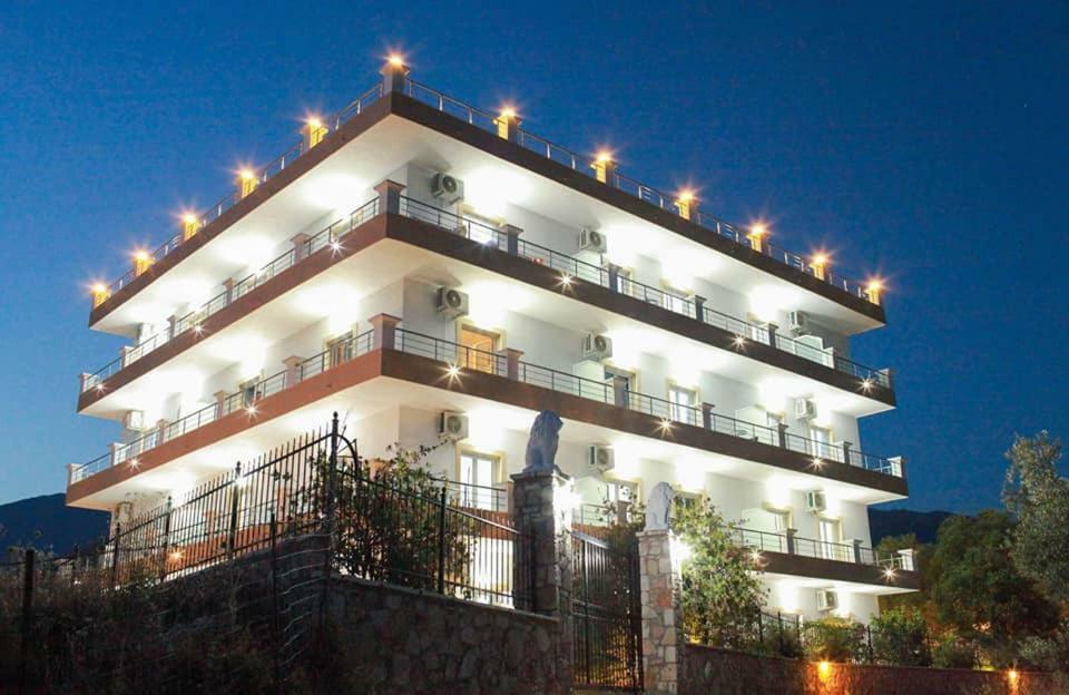 Mihalis Apartments Himara Kültér fotó